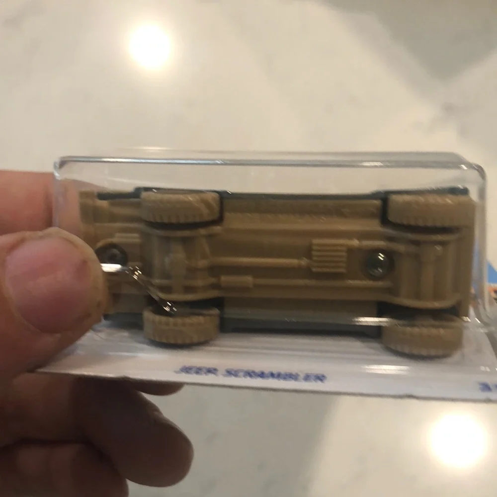 Jeep Scrambler Silver - Picture 7 of 8